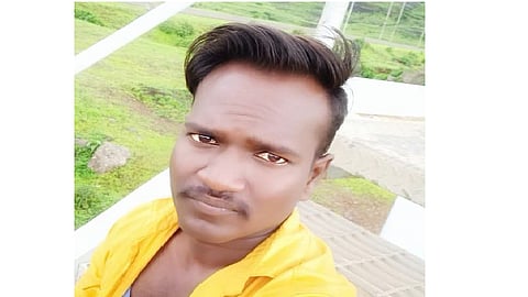 Gram Panchayat employee dies due to electric shock nashik marathi news