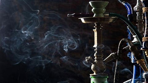 एकाच वेळी तब्बल दीड लाख लोकं घेऊ शकतील एवढा साडेतीन टनांचा हुक्का जप्त, मुंबई पोलिसांची मेगा कारवाई