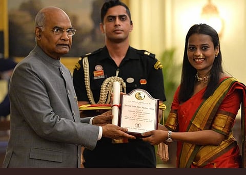 सोलापूरच्या तेजस्विनीचा राष्ट्रपतींच्या हस्ते गौरव