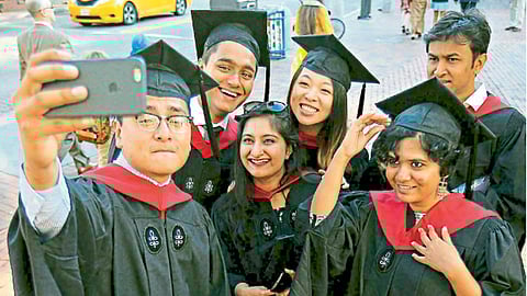 अमेरिकेतील भारतीय विद्यार्थी संख्येत घट