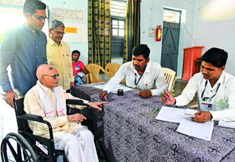 वयाचे शतक पूर्ण केलेल्या आजोबांनी १९ वेळा लोकसभेसाठी केले मतदान