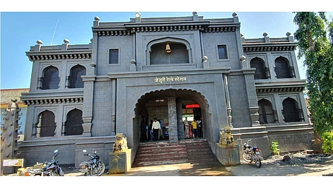 Jejuri-Railway-Station-gate