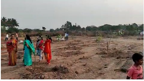 Juice bar for birds in Bhosalewadi near Untwadi
