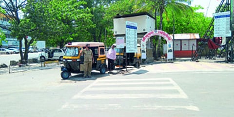 रिक्षा रस्त्यावर प्रवासी मात्र घरातच : दिवसभर रिक्षा फिरवून मिळाले 70 रूपये