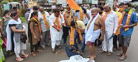 Protest of Karnataka government in konkan sindhudurg