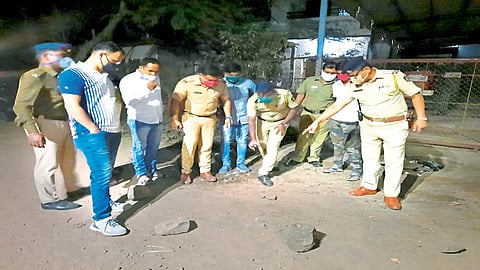 कऱ्हाडच्या बाराडबरे परिसरात धारदार शस्त्राने मुलाचा खून