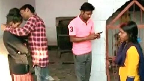 एकाचवेळी 'त्याने' केलं दोन गर्लफ्रेंडशी लग्न; मग पुढं...