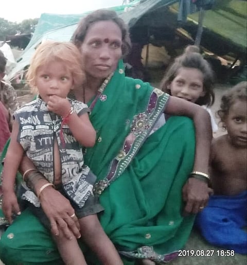 माजलगाव - चालत्या ट्रॅक्टरमध्ये एकविसाव्या बाळाला जन्म दिलेल्या लंकाबाईचे संग्रहित छायाचित्र.