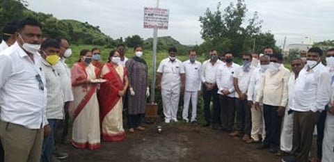 शंभर ट्के घरपट्टी, नळपट्टी भरा, आणि वर्षभर मोफत दळण दळा !
