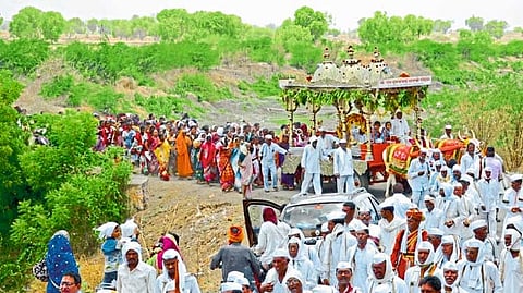Muktainagar - Saint Muktai's palanquin from Muktainagar left for Pandharpur on Monday amidst chanting of Talmridanga and chanting of Vitthalnama