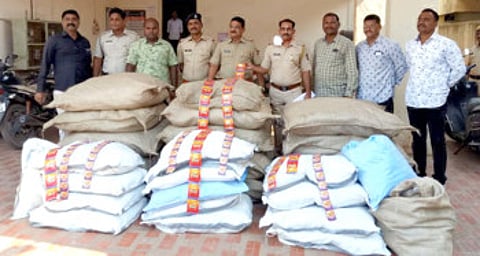 बंद घरात गुटख्याचे घबाड, पोलिसांनी टाकला रात्री छापा आणि सापडला पाच लाखा माल