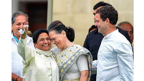 मायावती, ममतांच्या आकांक्षांना धुमारे