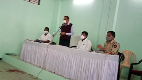 कोरोनाचा आढावा घेण्यासाठी आमदार पोहचले तहसील कार्यालयात