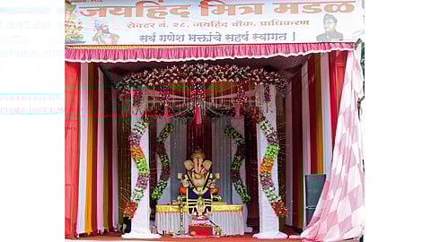 प्राधिकरण, जयहिंद चौक - आर्थिक टंचाईमुळे कोणताही देखावा न करता साधेपणाने केलेली श्रीगणेशाची प्रतिष्ठापना.