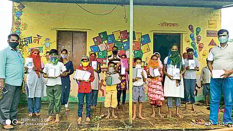 माजी सैनिकांचा पुढाकारातून माेरबागचे विद्यार्थी बनले टेक्नोसॅव्ही