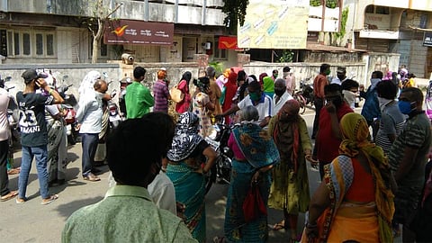 Video : 'या' अफवेमुळे पिंपरी पोस्ट कार्यालयासमोर झाली गर्दी