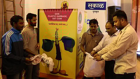 'प्लास्टिक द्या, नाणी घ्या...'ला उत्स्फूर्त प्रतिसाद