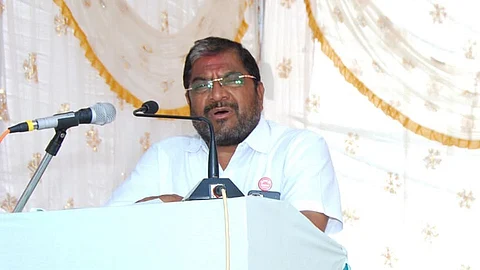 Raju Shetty criticizes CM Devendra Fadnavis at Beed