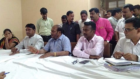 Environmental Minister criticize officers