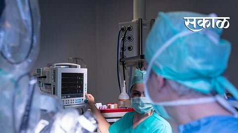 Robot performs cancer surgery file photo