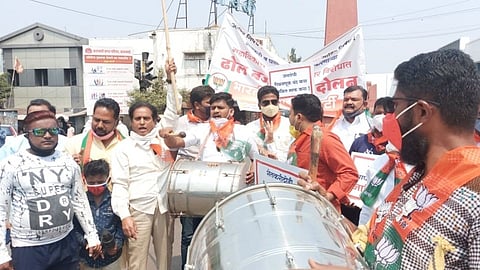 भाजपाने बारामतीत जाळला गृहमंत्र्यांचा पुतळा