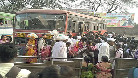 बाबा, मी शाळेत जाऊ कशी?