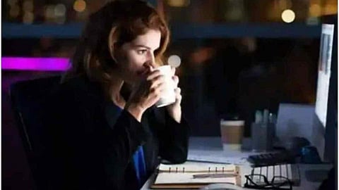 नाईट शिफ्टला काम करणा-यांना विशिष्ट कर्करोगाचा धोका; संशोधनातून उघड