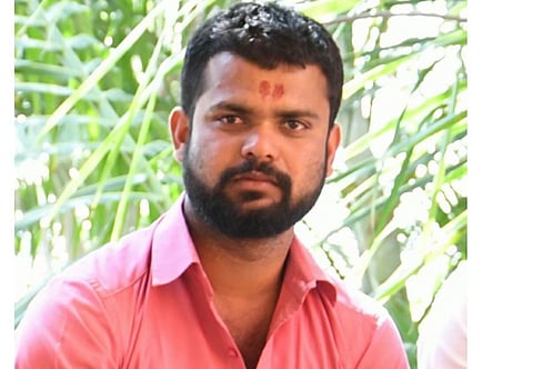 Driver dies in road accident on Solapur Barshi