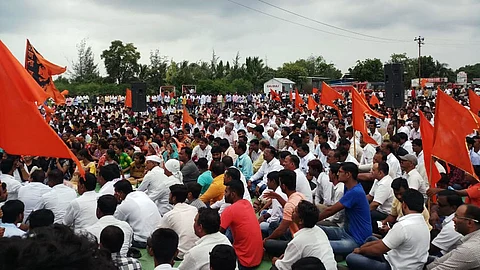 Maratha Kranti Morcha ﻿निमगाव-निघोज येथे एल्गार ; चक्का जाम