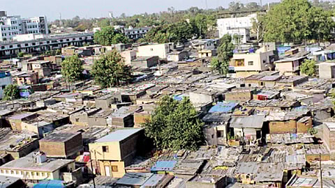 भोसरी, पिंपरी-चिंचवड एमआयडीसीच्या जागेवर असलेली झोपडपट्टी.