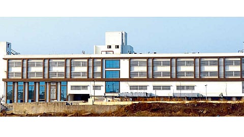 भोसरी - महापालिकेने उभारलेल्या सुपर स्पेशालिटी रुग्णालयाची इमारत.