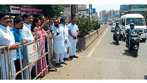 हिंजवडी - खासदार सुप्रिया सुळे यांनी एकेरी वाहतुकीची पाहणी केली.