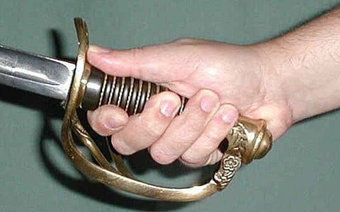 बोरिवलीत भररस्त्यात युवक तलवार घेऊन उतरला; वाचा नेमकं काय घडलं?