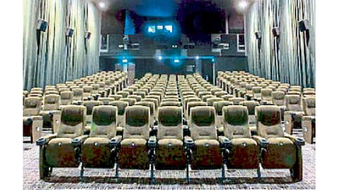 सिंगापूरमध्ये सिनेमागृहे लवकरच सुरू होण्याची शक्यता