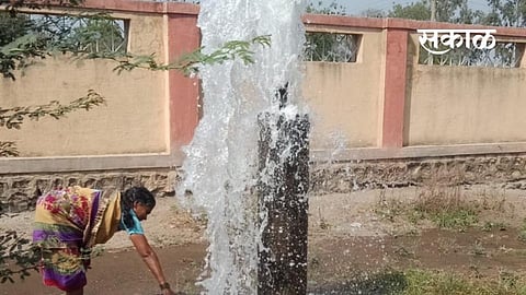 Thousands of liters of water were wasted near Jayakwadi Dam near the rural hospital.jpg