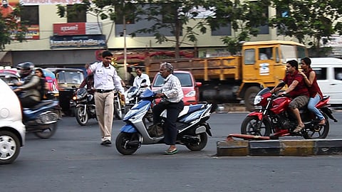वाहतुकीचे नियम मोडण्यात महाराष्ट्र देशात अव्वल