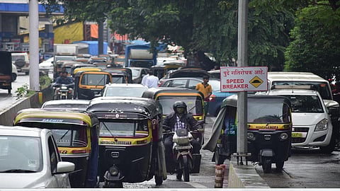 ठाणे शहरातील वाहतूक कोंडी. (छायाचित्र : दीपक कुरकुंडे)