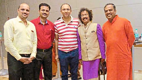 नाशिक तुकाराम गाथा ऍपच्या उद्घाटनप्रसंगी उद्योजक श्रीरंग सारडा, संगीतकार सुभाष दसककर, आशिष रानडे, ज्ञानेश्वर कासार, प्रशांत पंचभाई.