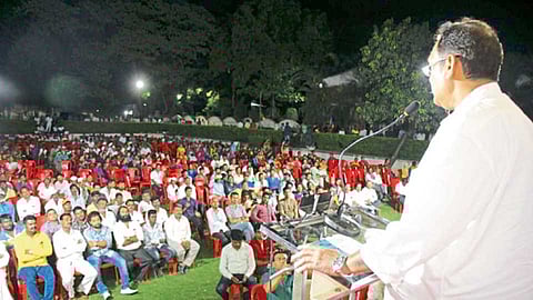 सातारा - दलित समाजबांधवांच्या मेळाव्यात बोलताना उदयनराजे भोसले.