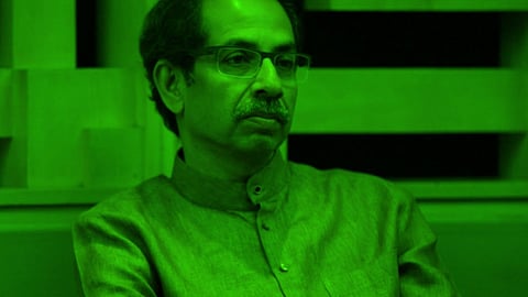 "कोरोनासाठी पैसा नाही, दाढ्या कुरवाळण्यासाठी..."; भाजपची शिवसेनेवर टीका