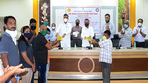 मंत्री महाेदयांचे साताऱ्यात आवाहन; उद्योजकांनी परतलेल्या मुंबई, पुणेकरांना रोजगार द्या