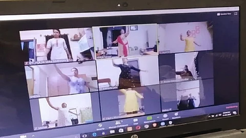 तुम्ही पण 'हे' ट्राय करू शकता; मानसिक ताण कमी करण्यासाठी अनेकजण करतायत असं काही