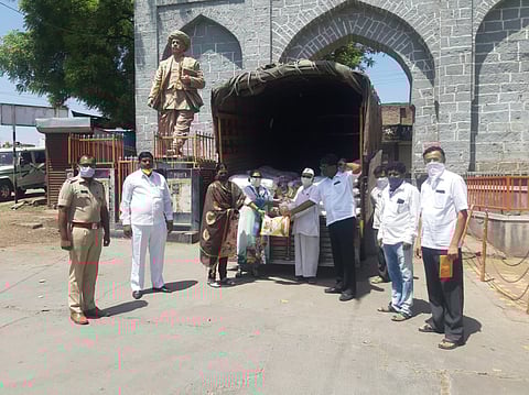 Guruji gave one and a half lakh grocery at the age of ninty