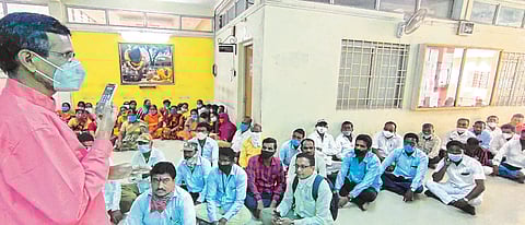 Work stoppage agitation of Ahmednagar Municipal Corporation employees continues, meetings fail