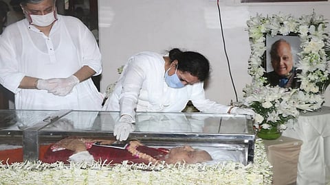 पंडित जसराज यांचे पार्थिव अनंतात विलीन; शासकीय इतमामात झाले अंत्यसंस्कार