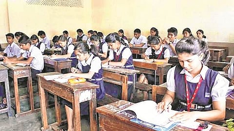 राज्यातील 917 शाळा बंद होणार! निर्णयाविरोधात एसएफआय आक्रमक!