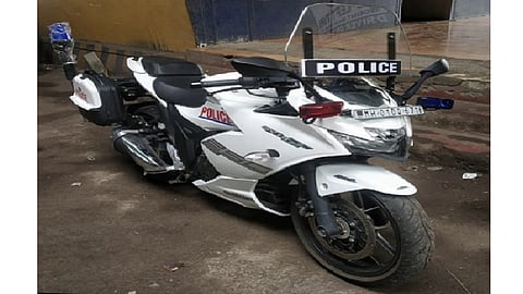 मुंबई पोलिसांच्या नव्या कुल बाईक पाहिल्यात का? ताफ्यात आल्या 250 सीसी स्पोर्ट्स बाईक्स