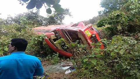 s t bus accident Gharpi Ghat sindhudurg