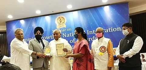 adam master puraskar.jpg