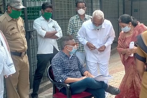 Akola News: Late 147 employees get one day salary cut